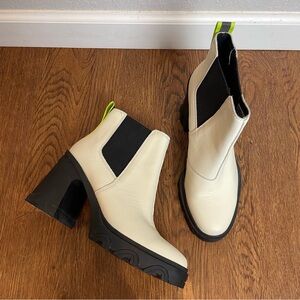 Sorel Brex Heel Cream Leather Chelsea Ankle Boots with Black Elastic Panels Sz 7